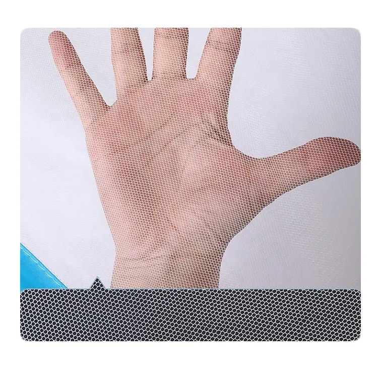 Detalle de la micro-malla transpirable del mosquitero portátil.